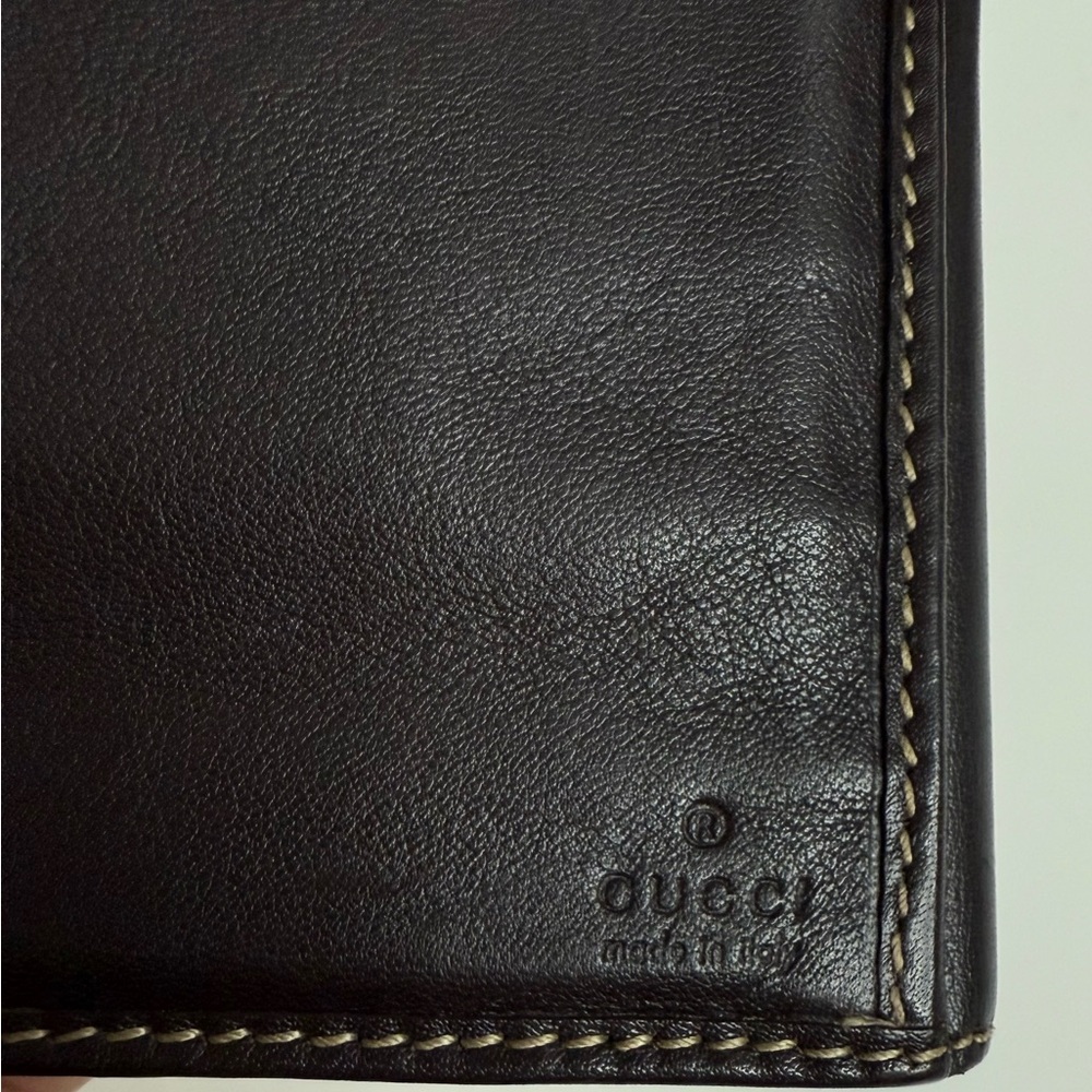 Gucci Tan and Brown Heart Clasp Wallet - Picture 16 of 17